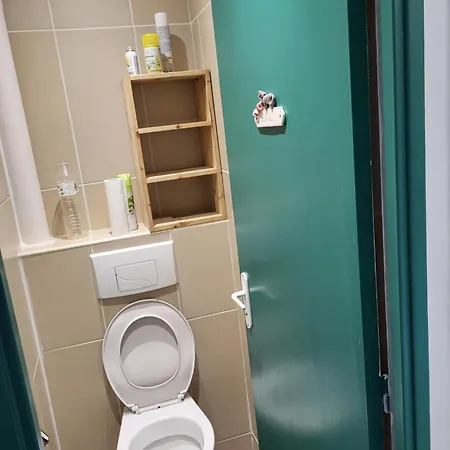 홈스테이 Private Room-3 In Hannana Apartment- 2 Min Walk To Tram 12 Min To Train Station 15 Min To Massena Place 니스