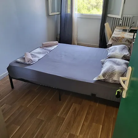 Private Room-3 In Hannana Apartment- 2 Min Walk To Tram 12 Min To Train Station 15 Min To Massena Place Quarto em Acomodações Particulares Nice