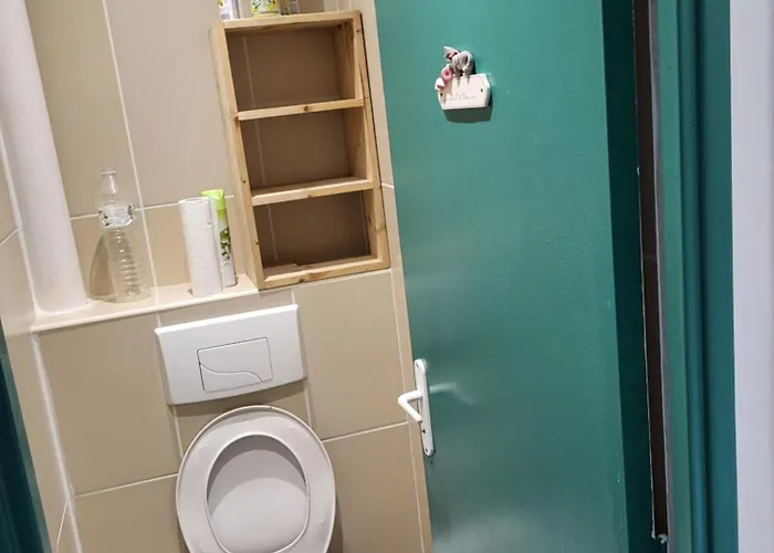 منزل للإقامة Private Room-3 In Hannana Apartment- 2 Min Walk To Tram 12 Min To Train Station 15 Min To Massena Place نيس