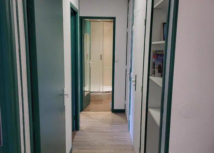 Private Room-3 In Hannana Apartment- 2 Min Walk To Tram 12 Min To Train Station 15 Min To Massena Place
