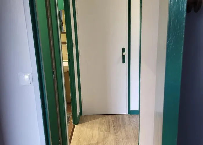 Private Room-3 In Hannana Apartment- 2 Min Walk To Tram 12 Min To Train Station 15 Min To Massena Place منزل للإقامة *