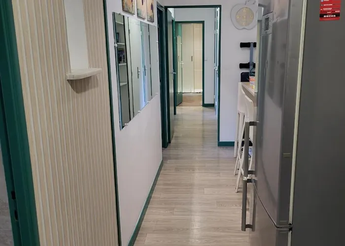Private Room-3 In Hannana Apartment- 2 Min Walk To Tram 12 Min To Train Station 15 Min To Massena Place نيس